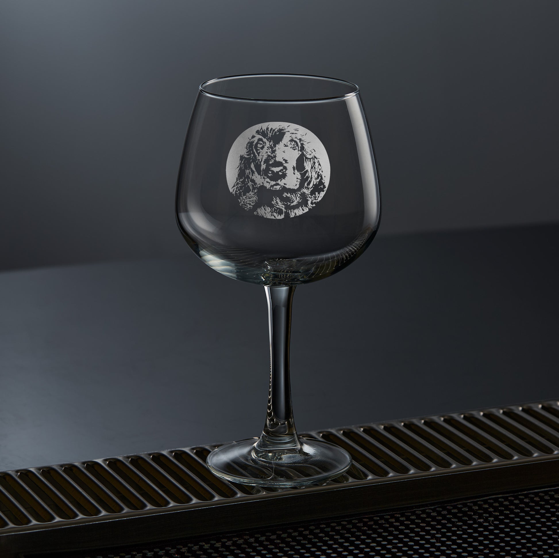 engraved balloon gin glass with a portrait of a cocker spaniel dog