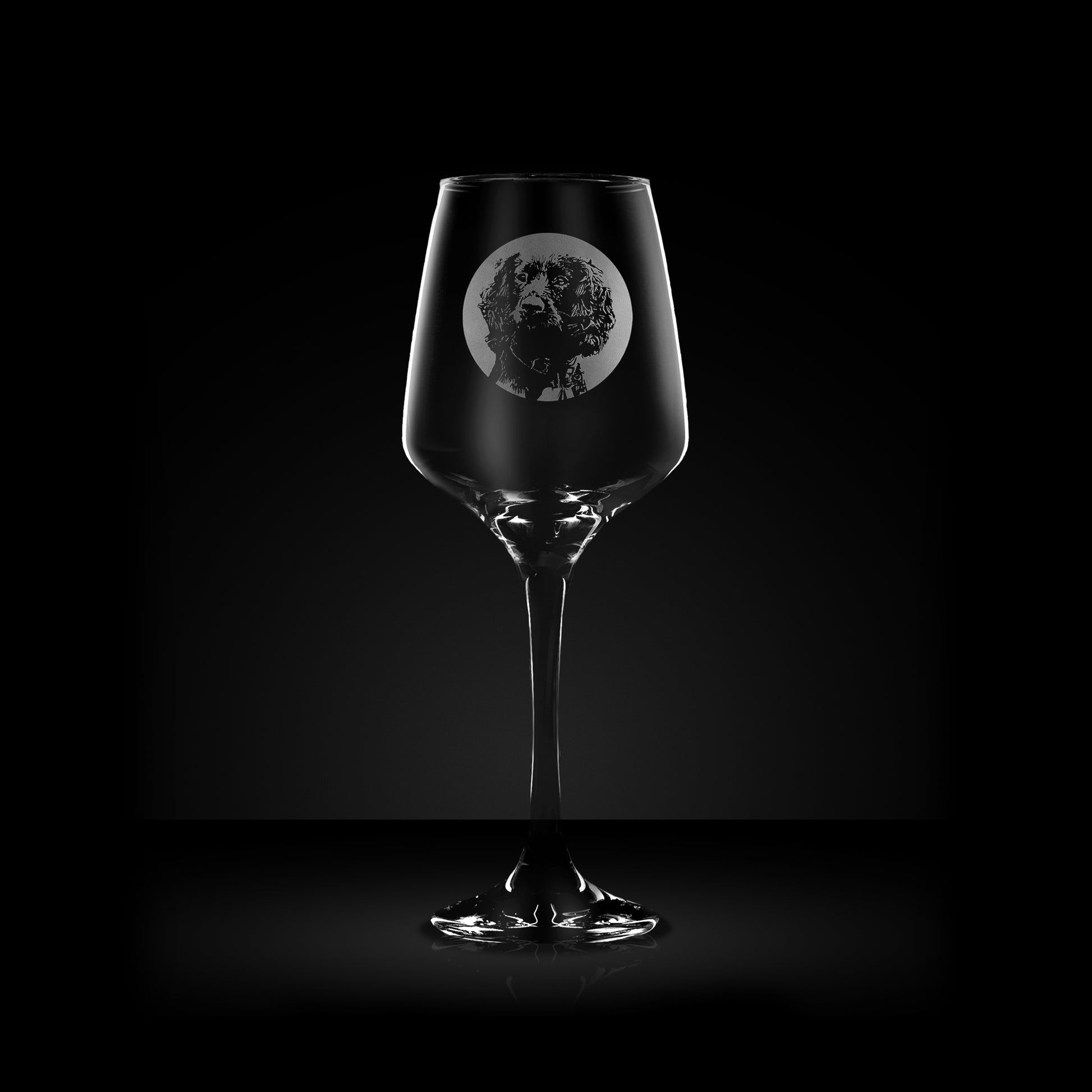 etched wine glass engraved with a portrait of a cocker spaniel dog