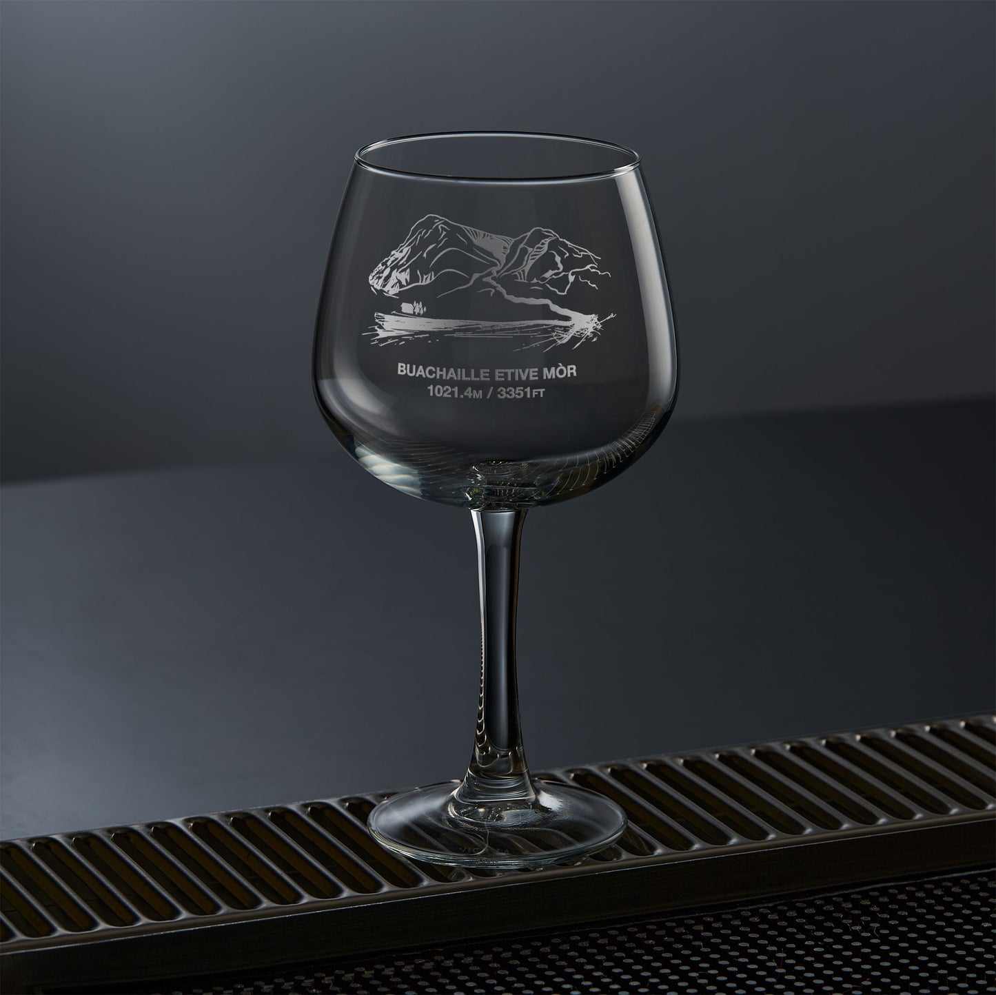 balloon gin glass engraved with a scottish mountain in glencoe