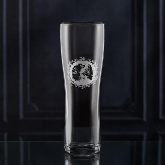 Pint Glass with engraved english springer spaniel portrait in circular frame with leafy garland