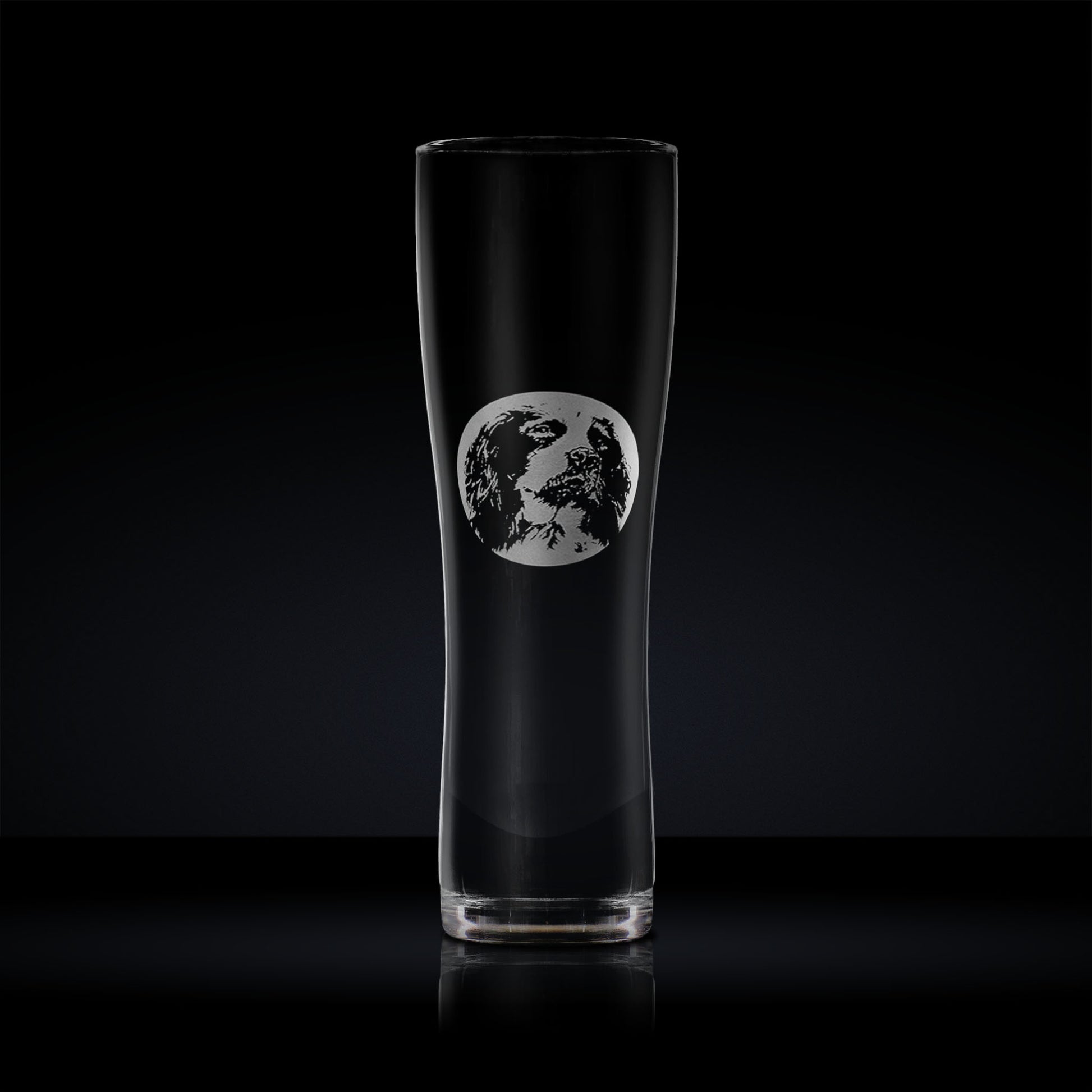 tall pint glass etched with a portrait of an english springer spaniel dog