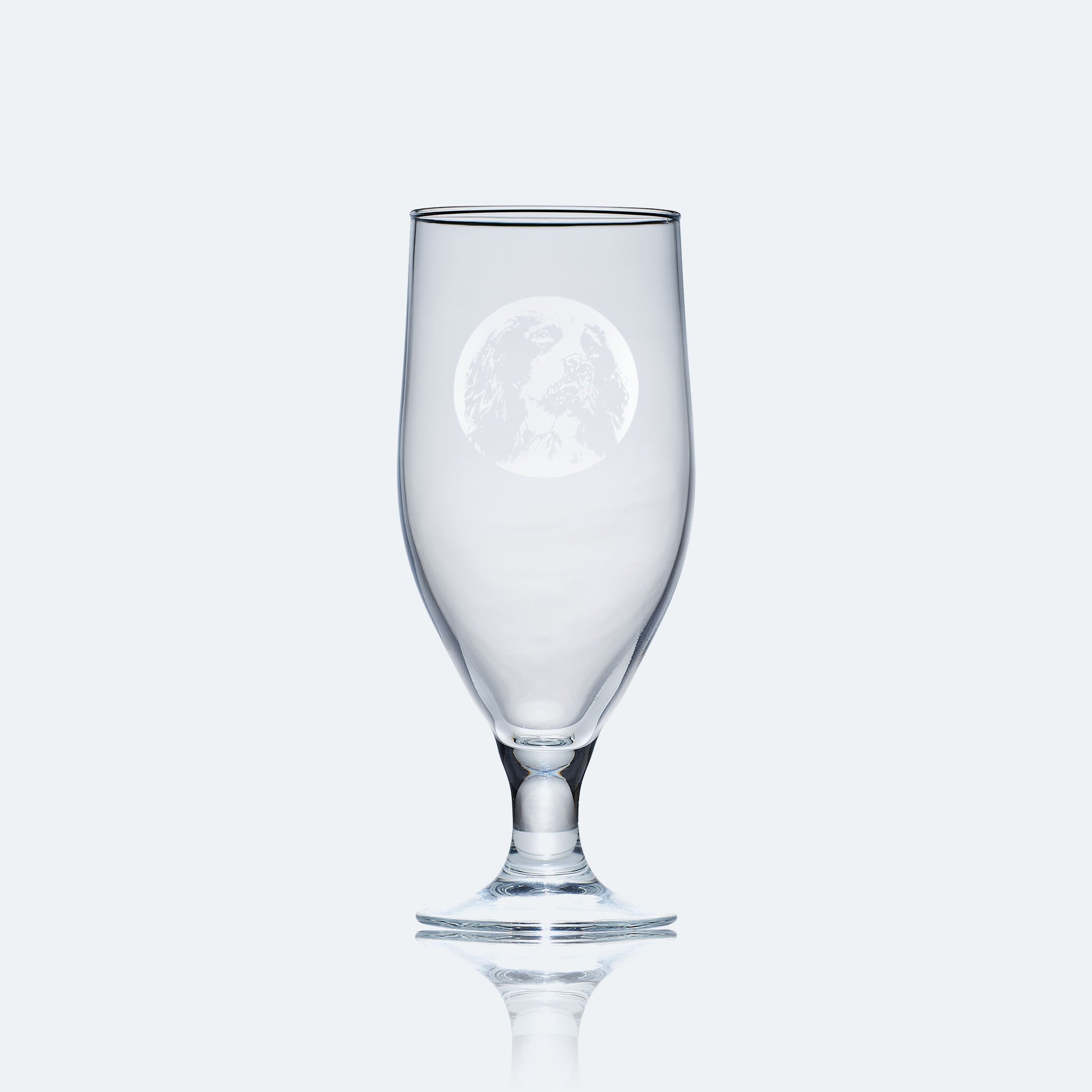 engraved chalice style stemmed beer glass etched with a portrait of an english springer spaniel dog