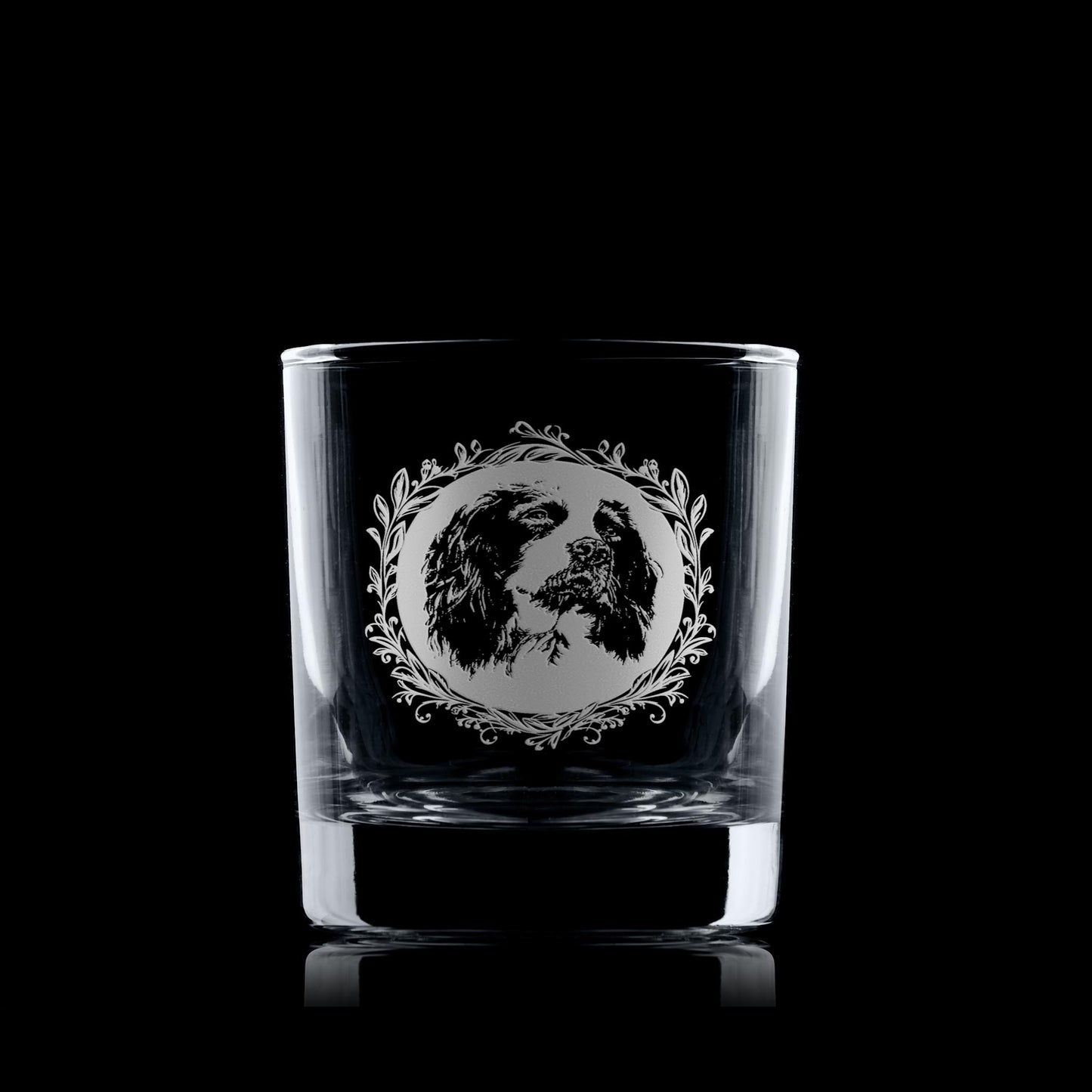 Whisky glass engraved with an illustration of an english spinger spaniel