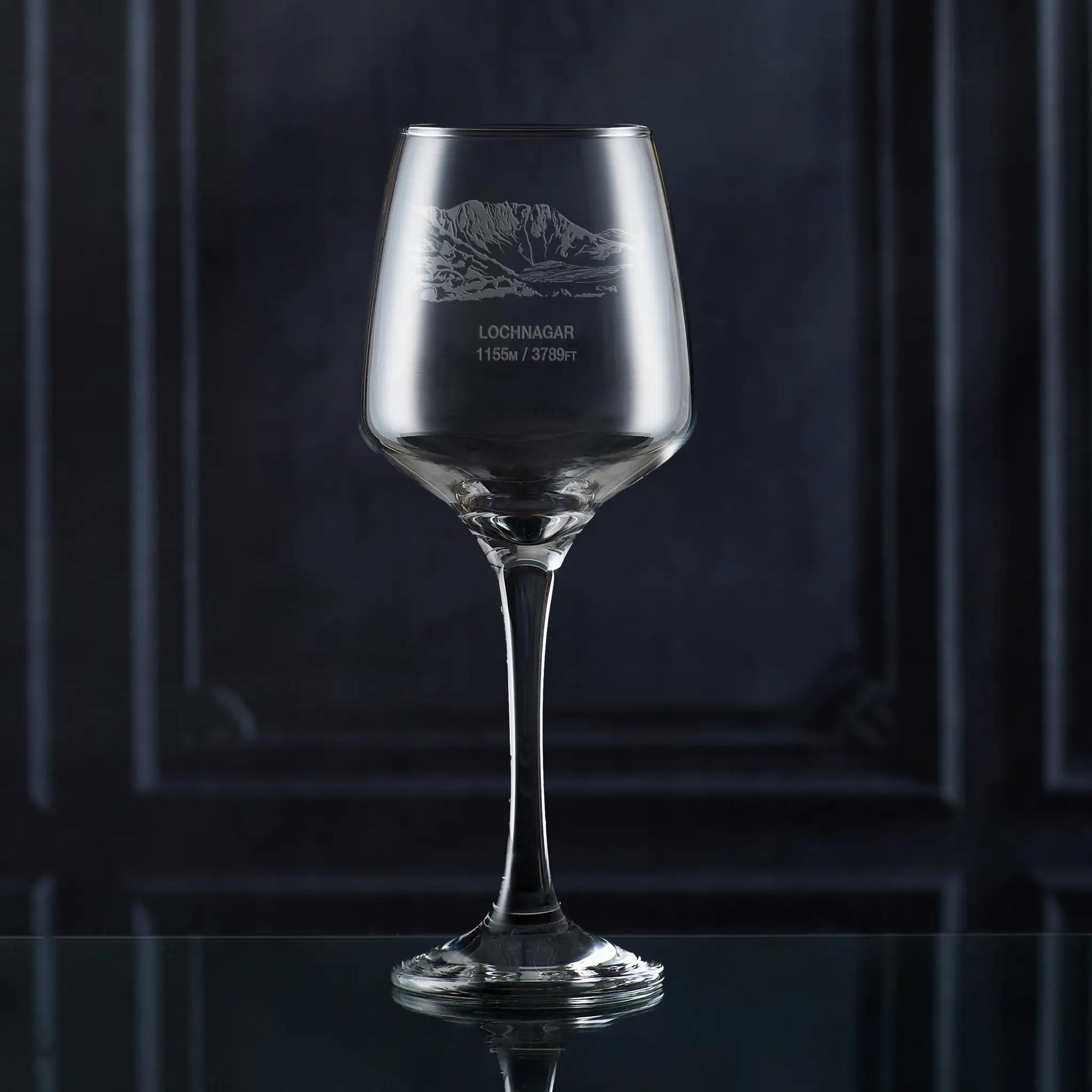 Lochnagar engraved wine glass featuring an illustration of the North Corrie