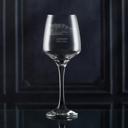 Lochnagar engraved wine glass featuring an illustration of the North Corrie