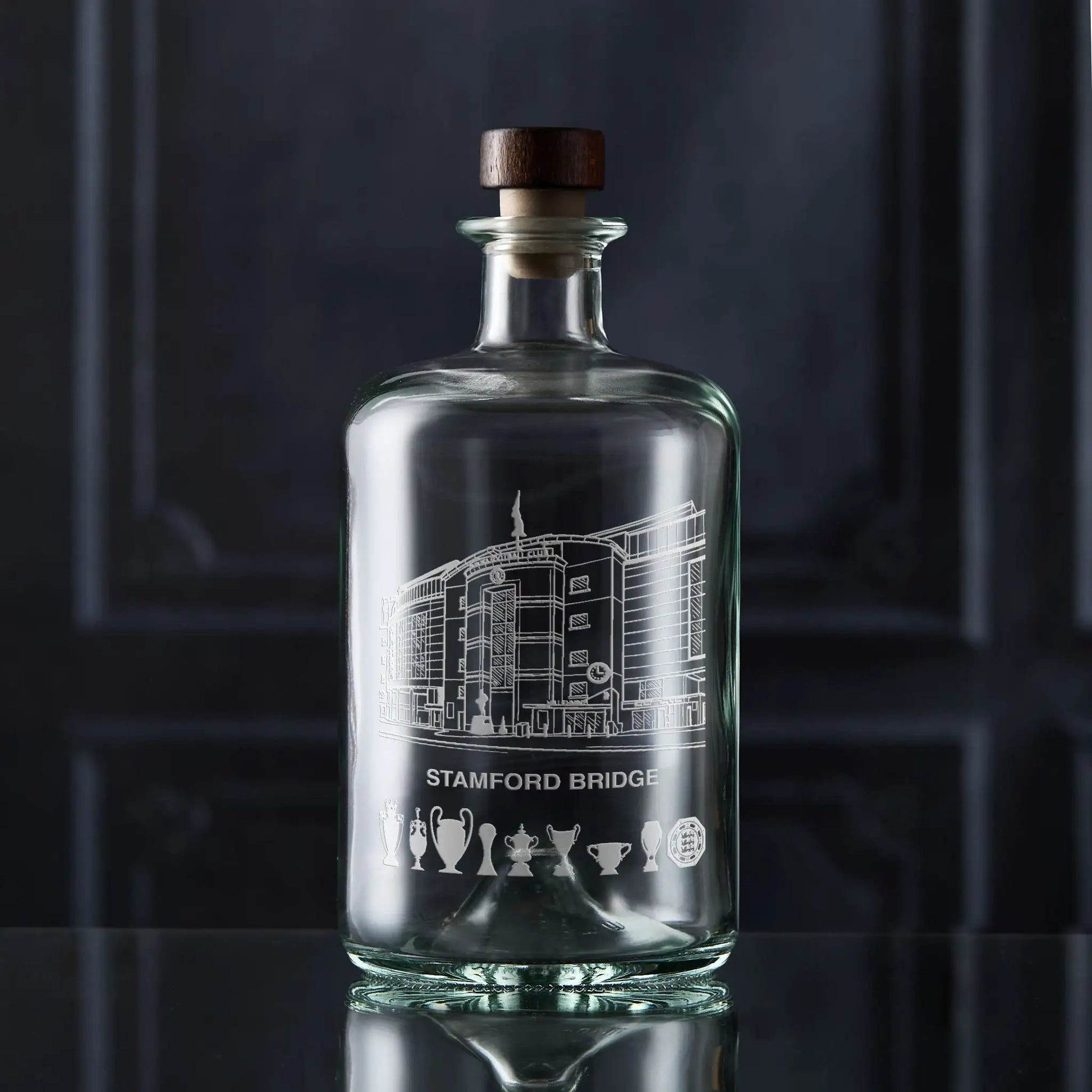 Decanter with line-art engraving of Stamford Bridge and football trophies