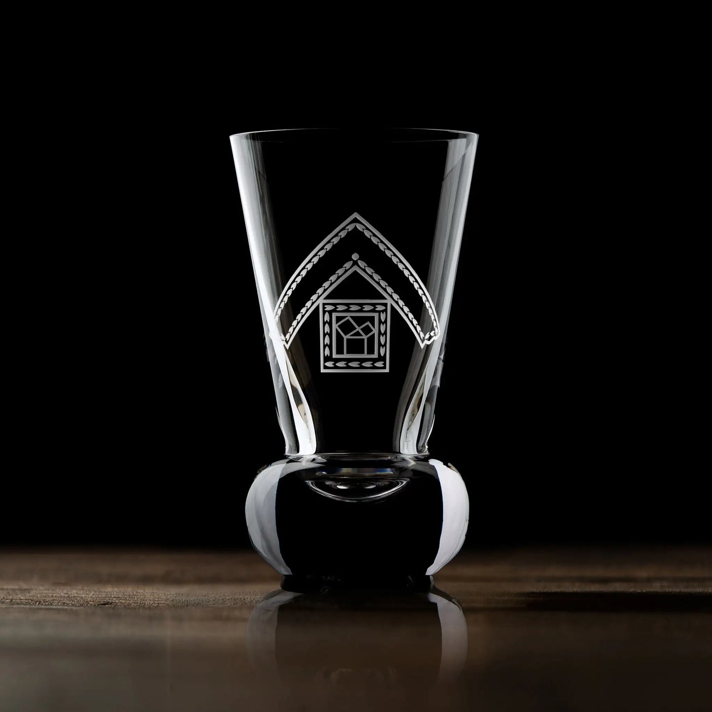 Masonic firing glass engraved with Past Master collar jewel, featuring the Square with the 47th Problem of Euclid pendant inside