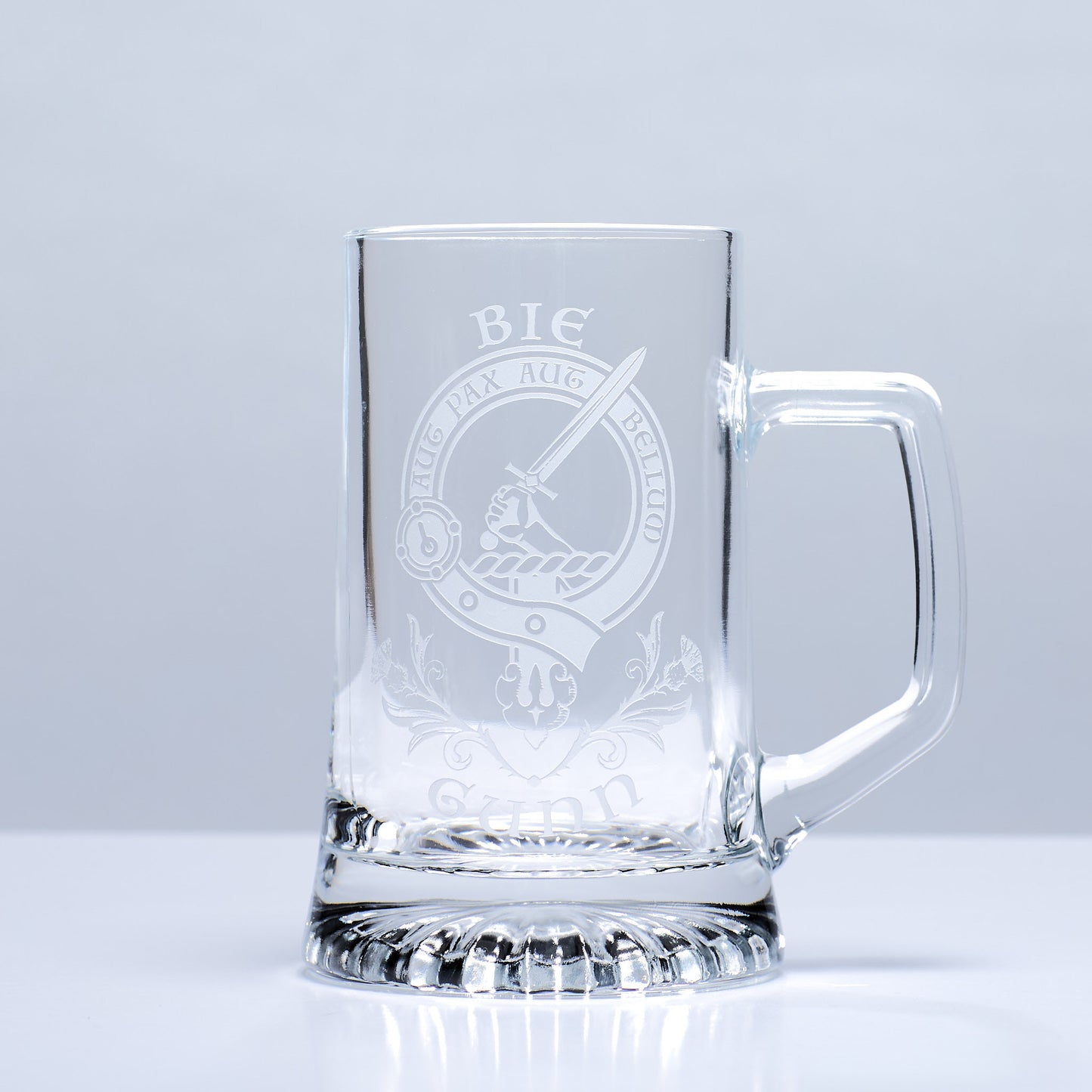 glass tankard engraved with scottish clan crest Gunn