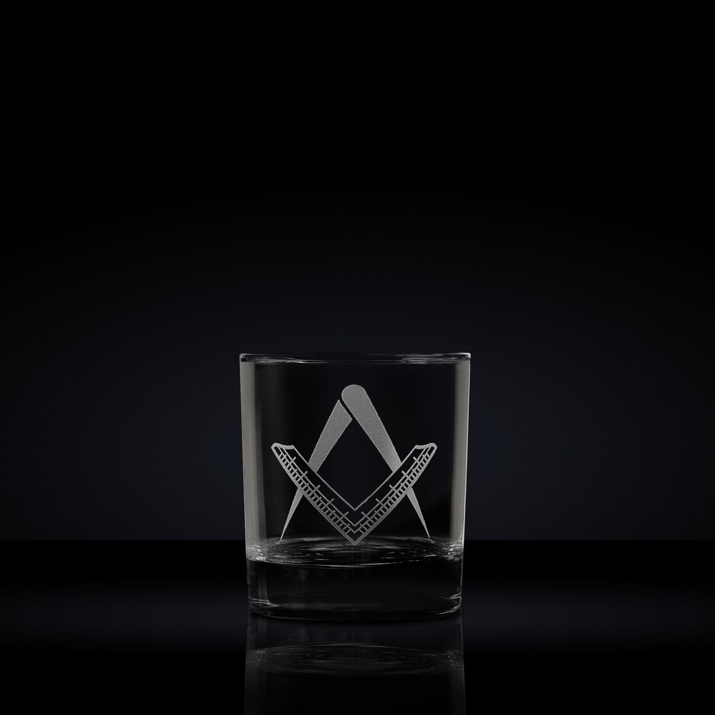 Masonic whisky glass engraved with 1st degree square and compass