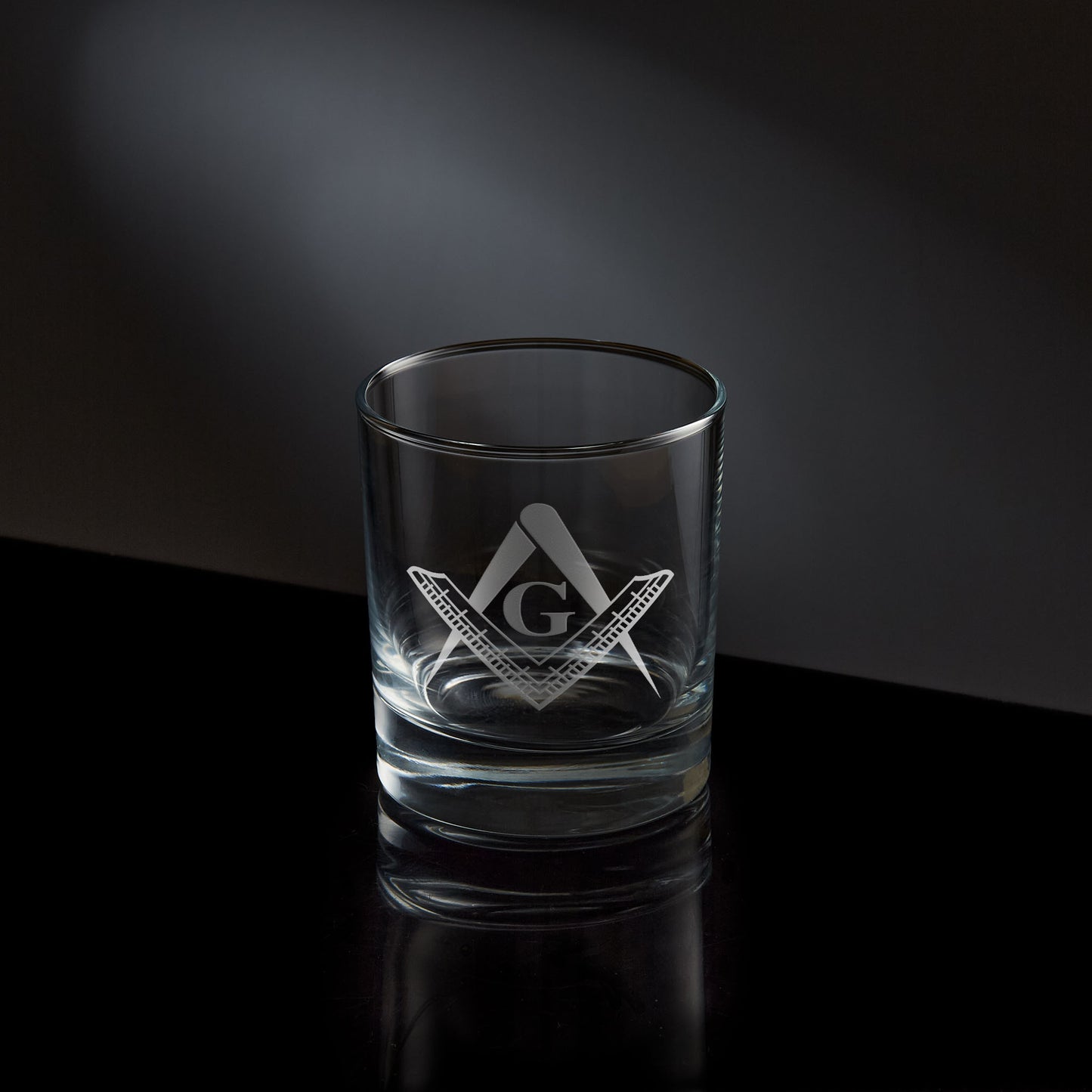 Masonic whisky glass engraved with 1st degree square and compass with a G