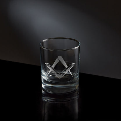 Masonic whisky glass engraved with 1st degree square and compass