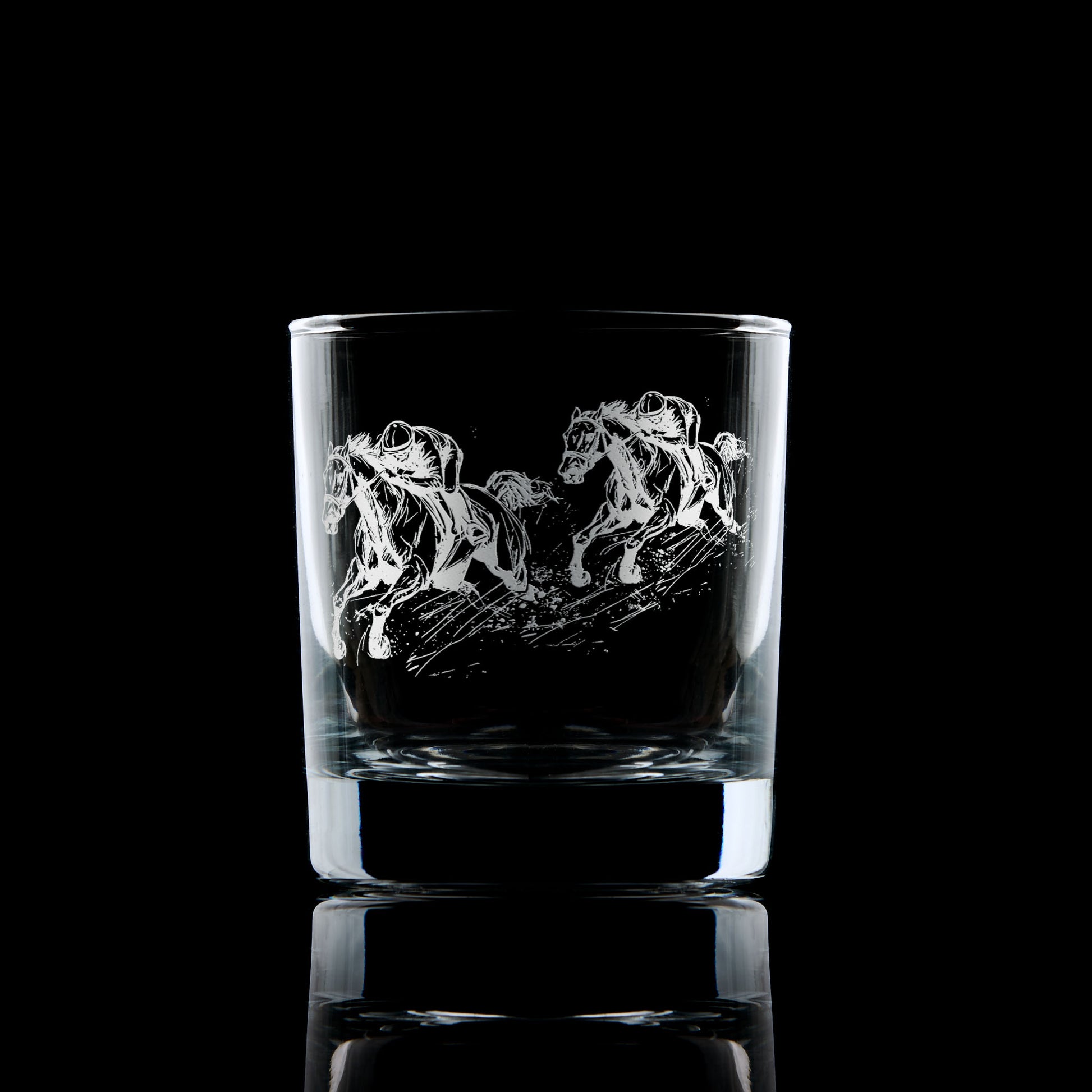 Engraved whisky glass with galloping racehorses – personalised gift for racehorse owners and equestrian fans