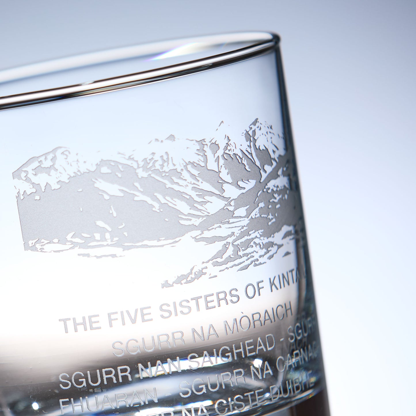 whisky glass engraved with the mountain range, five sisters of kintail in Scotland