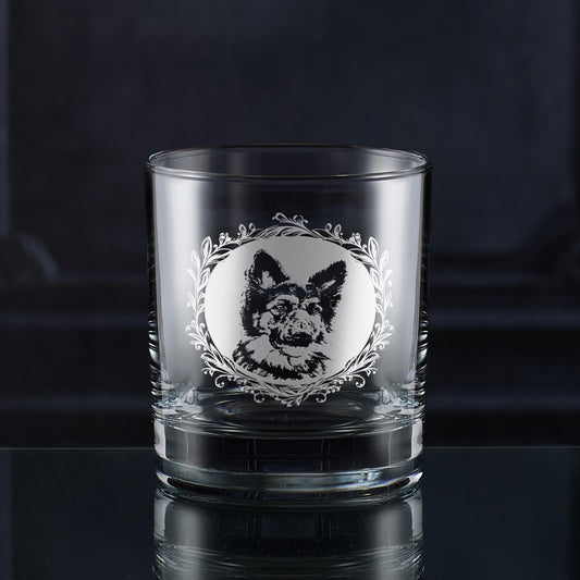 Engraved German Shepherd whisky glass showing a circular portrait framed by a leafy garland.