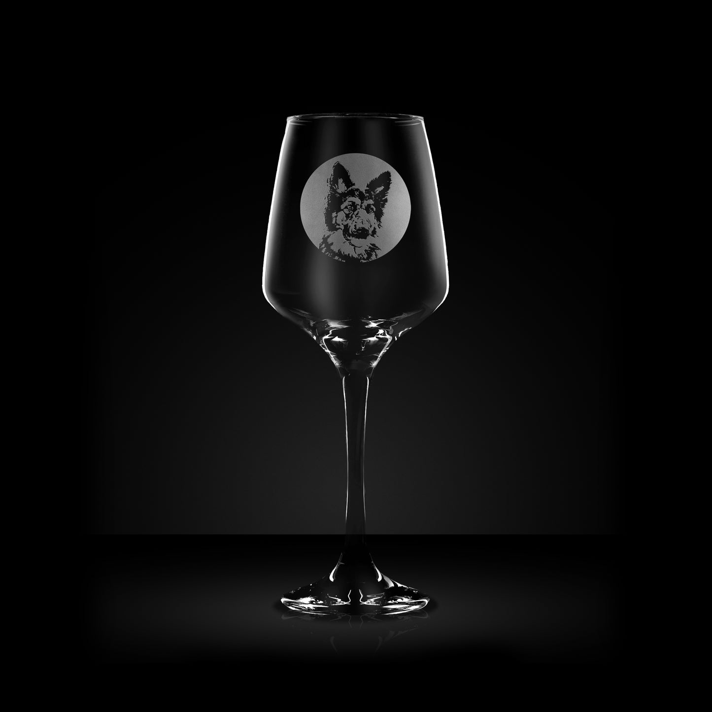 engraved wine glass etched with a portrait of n alsatian dog