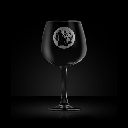 engraved portrait of a german short haired pointer dog on a balloon gin glass