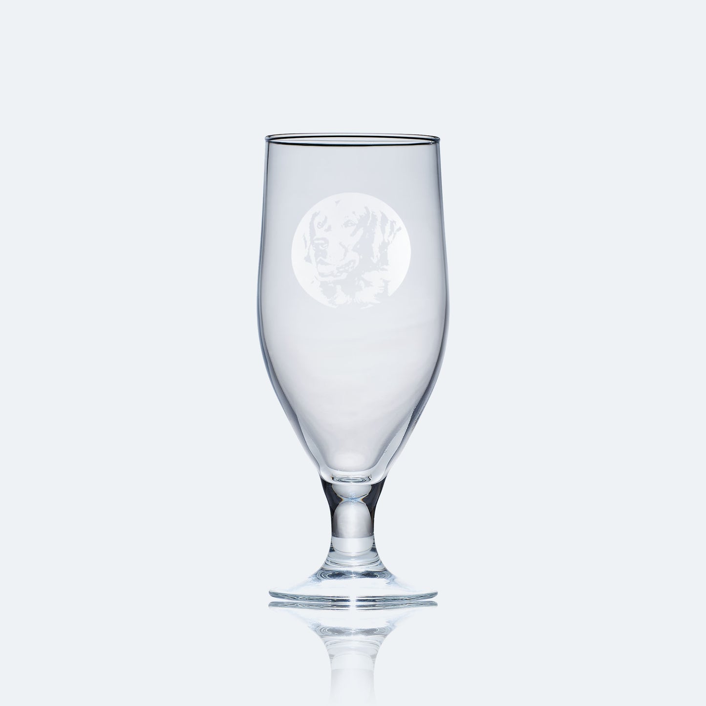 engraved chalice style stemmed beer glass etched with a portrait of golden retriever dog