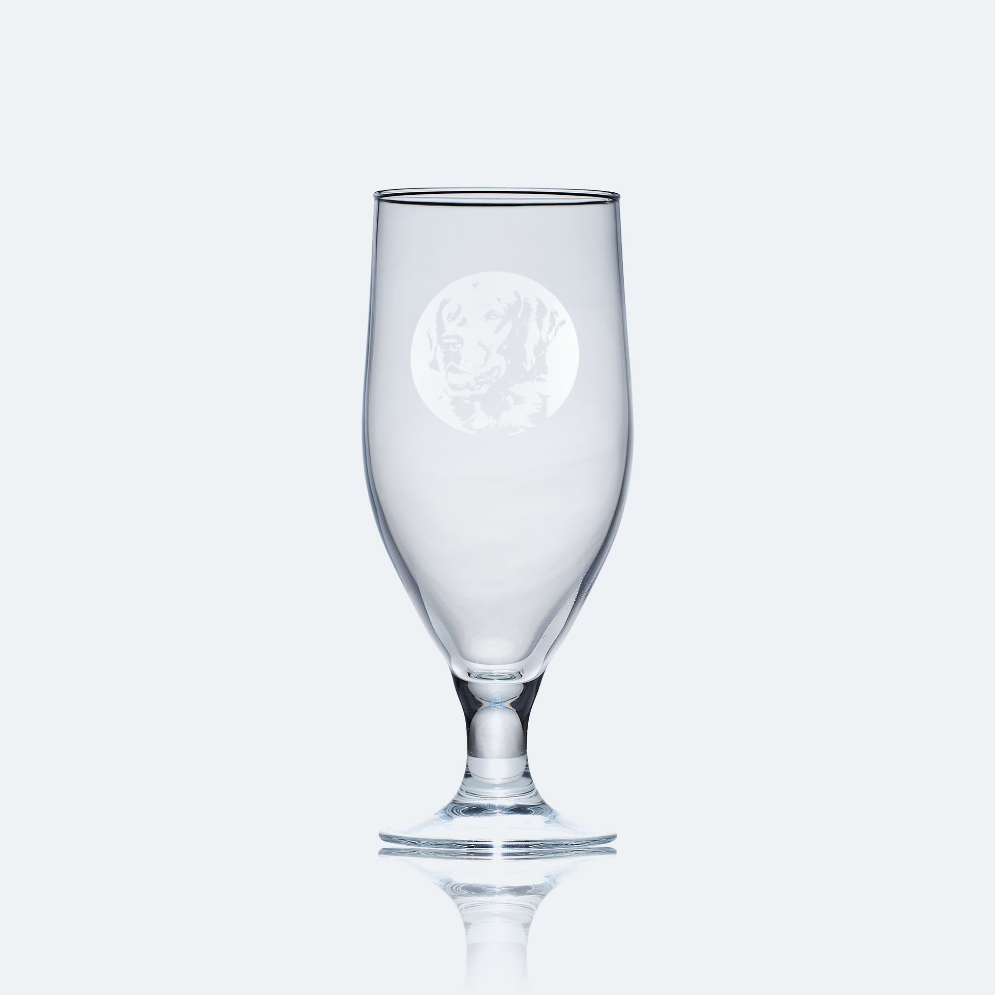 engraved chalice style stemmed beer glass etched with a portrait of golden retriever dog