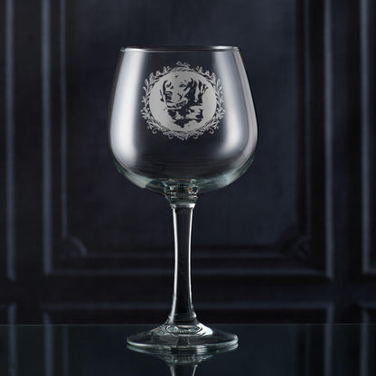 Gin glass with engraved golden retriever portrait in circular frame with leafy garland