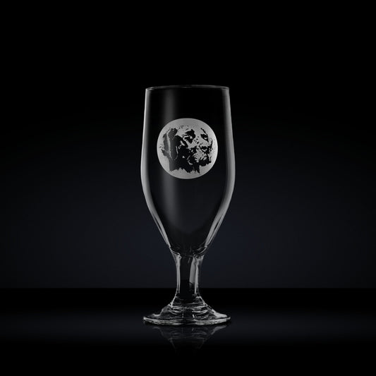 engraved chalice style stemmed beer glass etched with a portrait of german short haired pointer dog