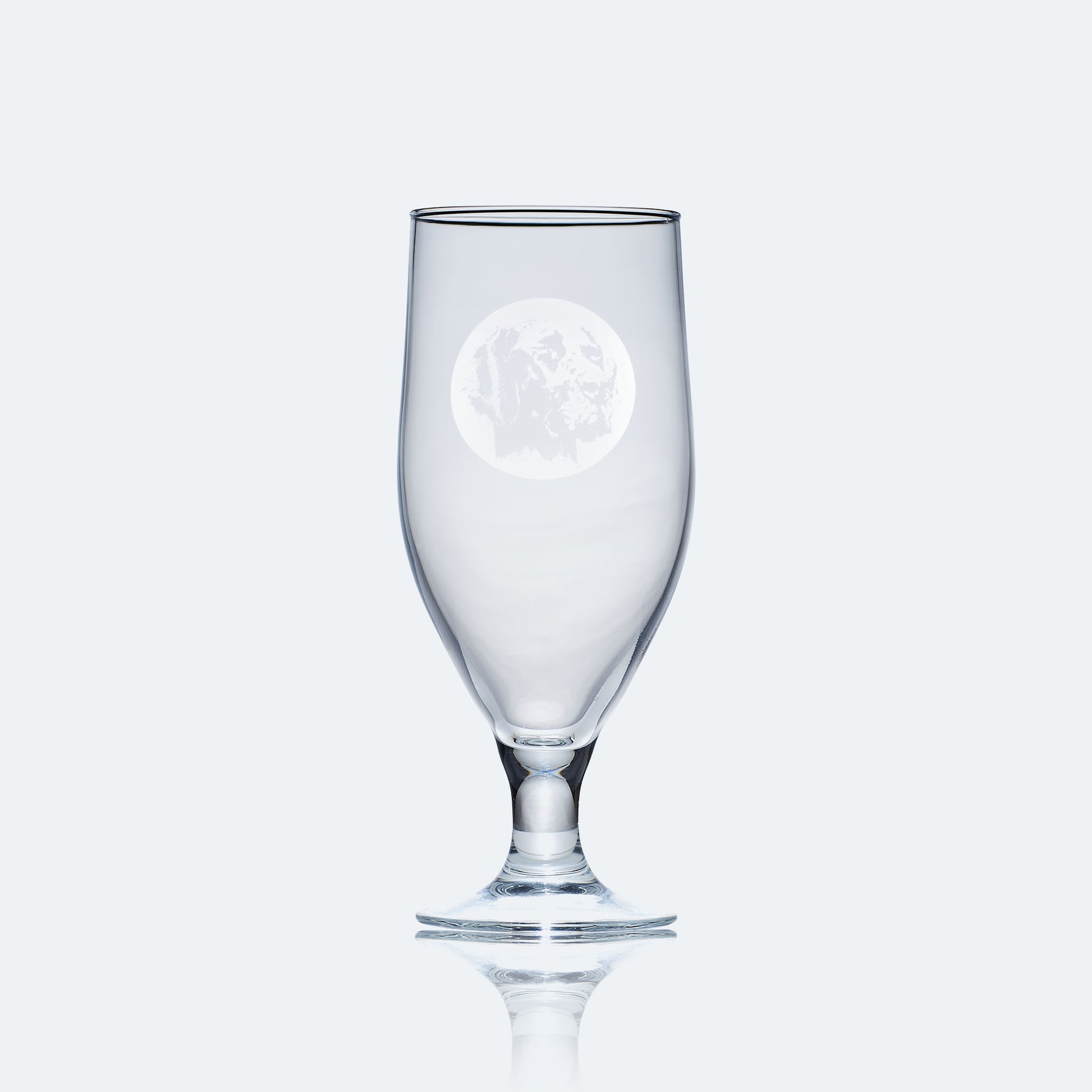 engraved chalice style stemmed beer glass etched with a portrait of german short haired pointer dog