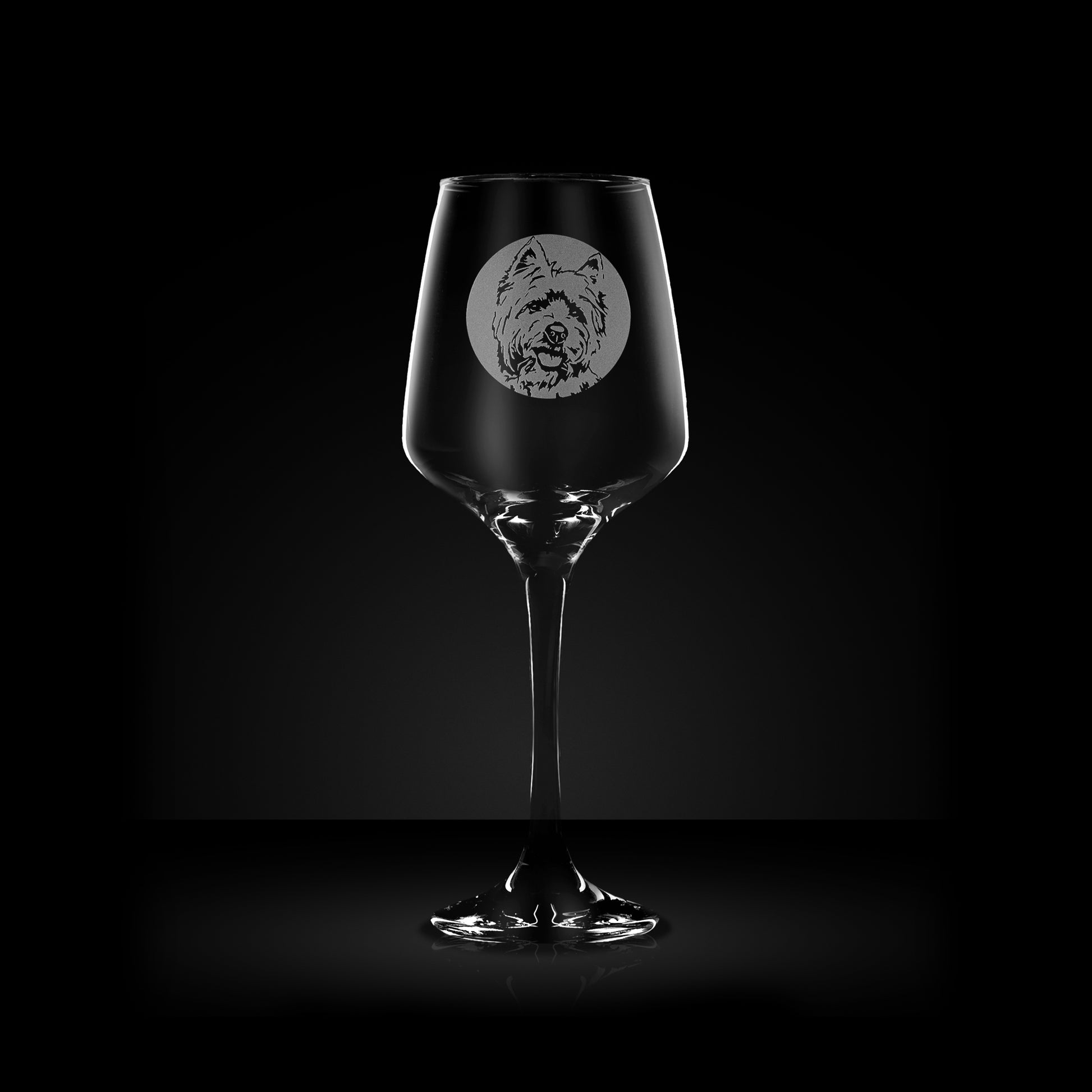 engraved wine glass etched with a portrait of a highland terrier dog