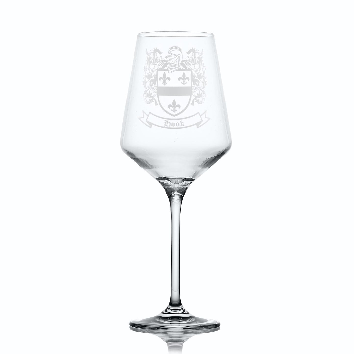 Family crest and coat of arms on Atelier wine glass — refined, hand-engraved heraldry.