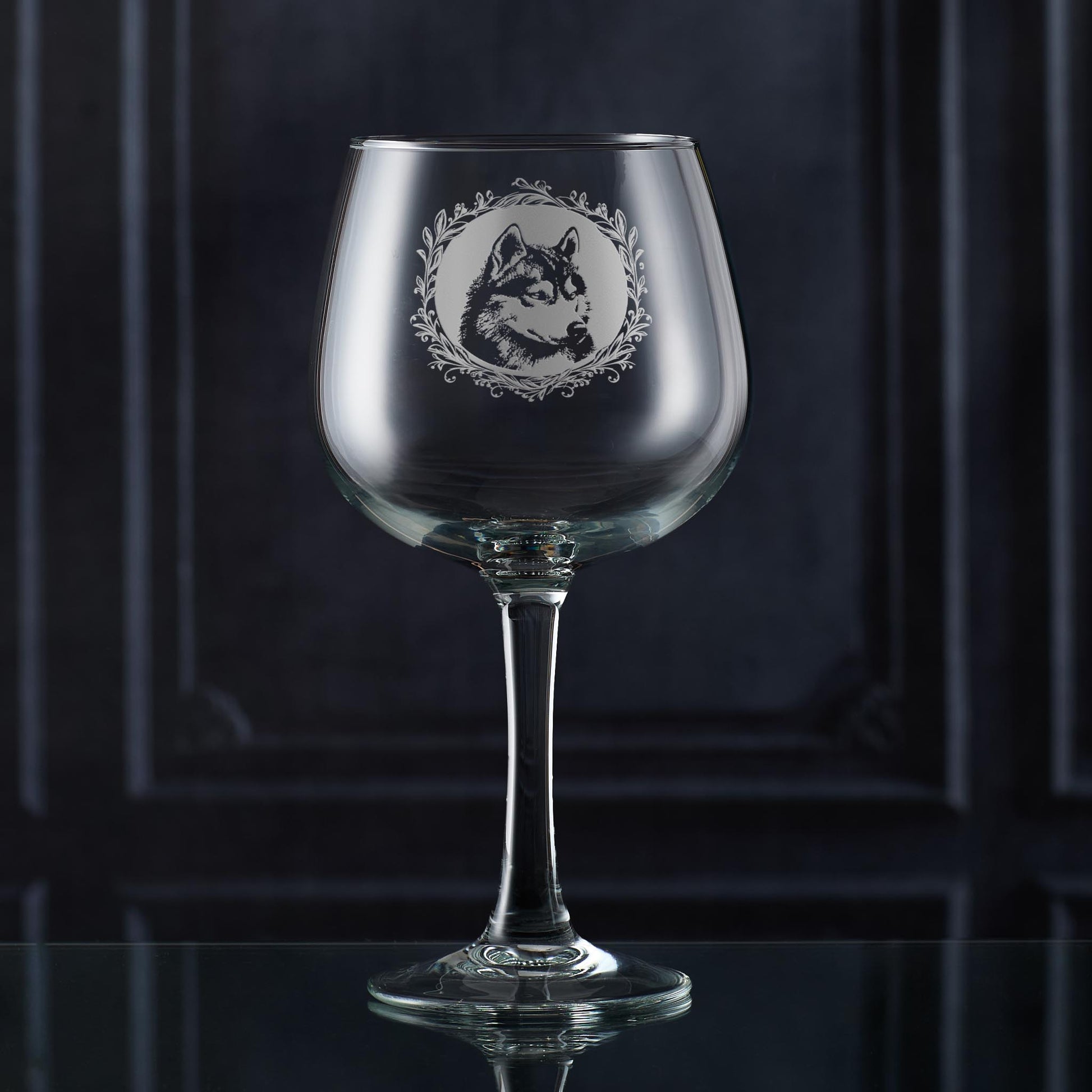 Gin Glass with engraved husky portrait in circular frame with leafy garland