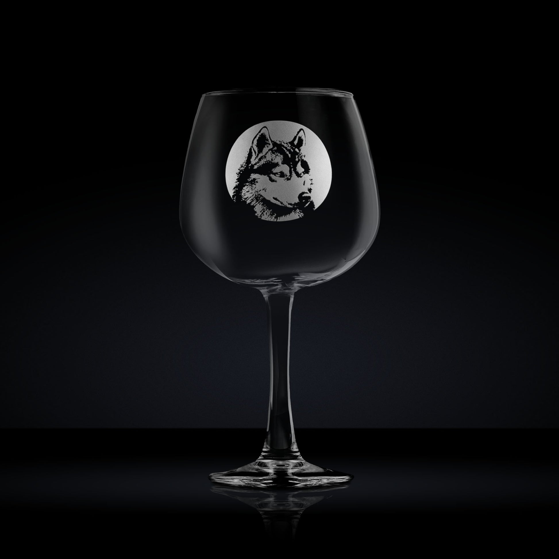 Balloon gin glass engraved with a siberian husky dog