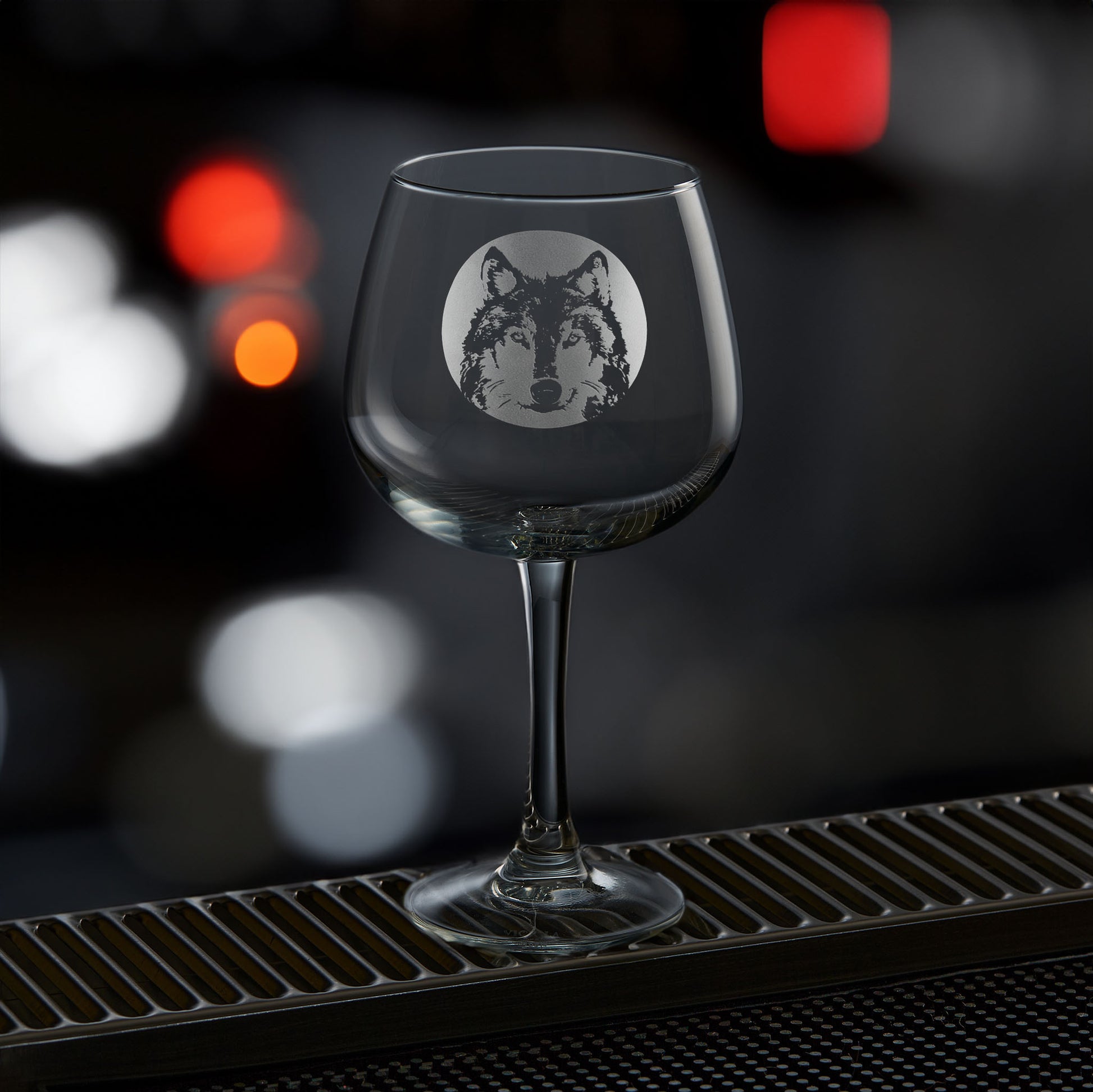 Balloon gin glass engraved with a siberian husky dog