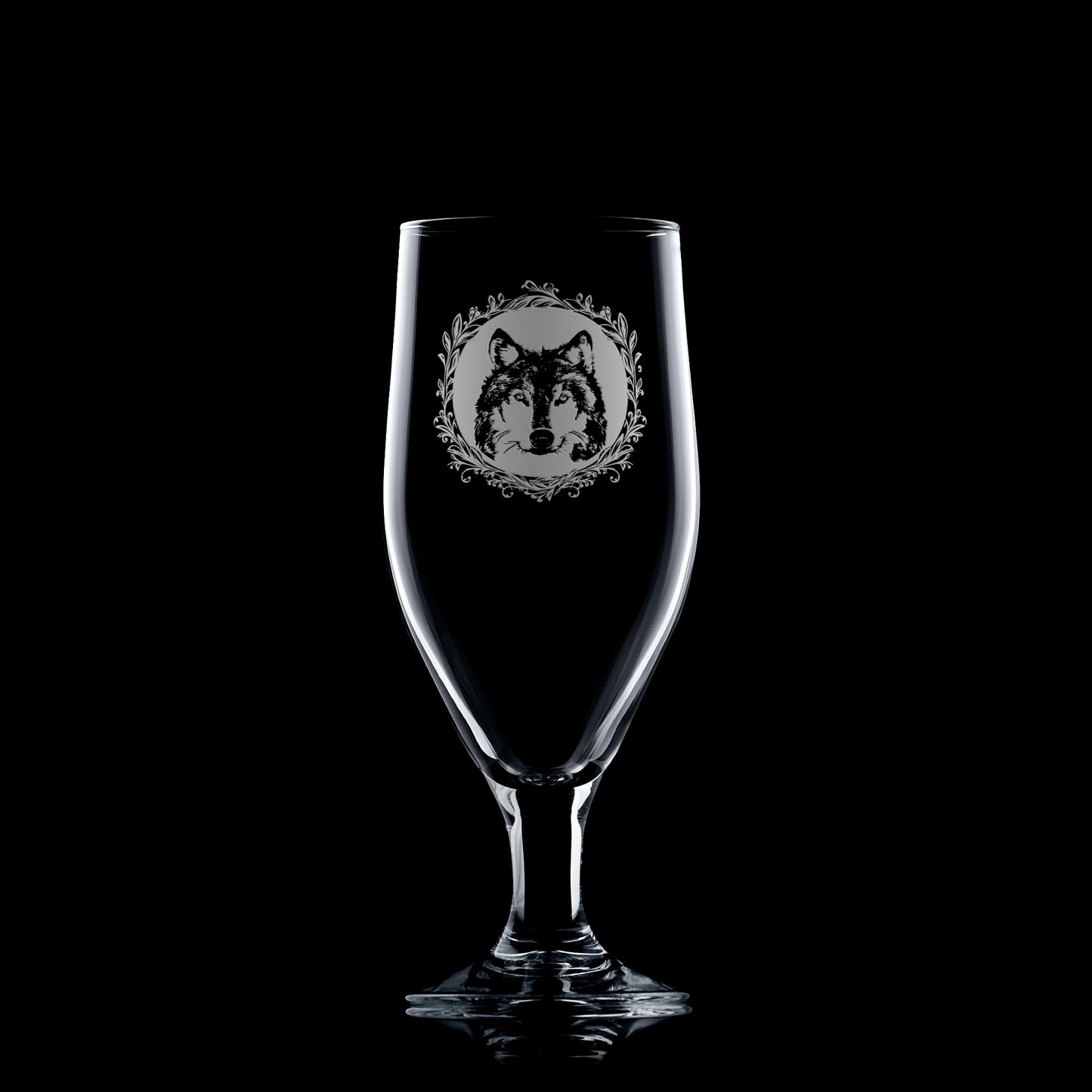 Portrait beer glass featuring and engraved Husky and leaf emblem