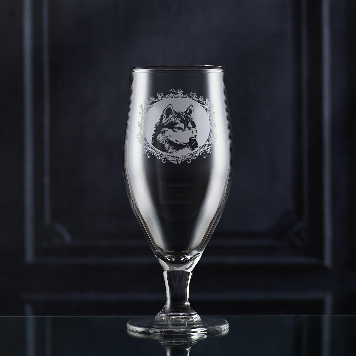 Clear glass with engraved Siberian Husky design on a panelled background