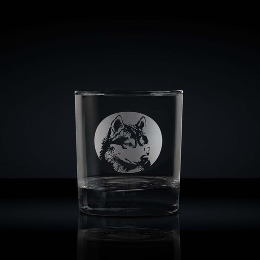 engraved whisky glass etched with a portrait of a siberian husky dog