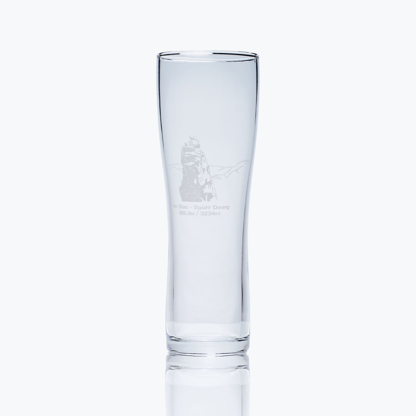 pint glass engraved with isle of skye's in pinn