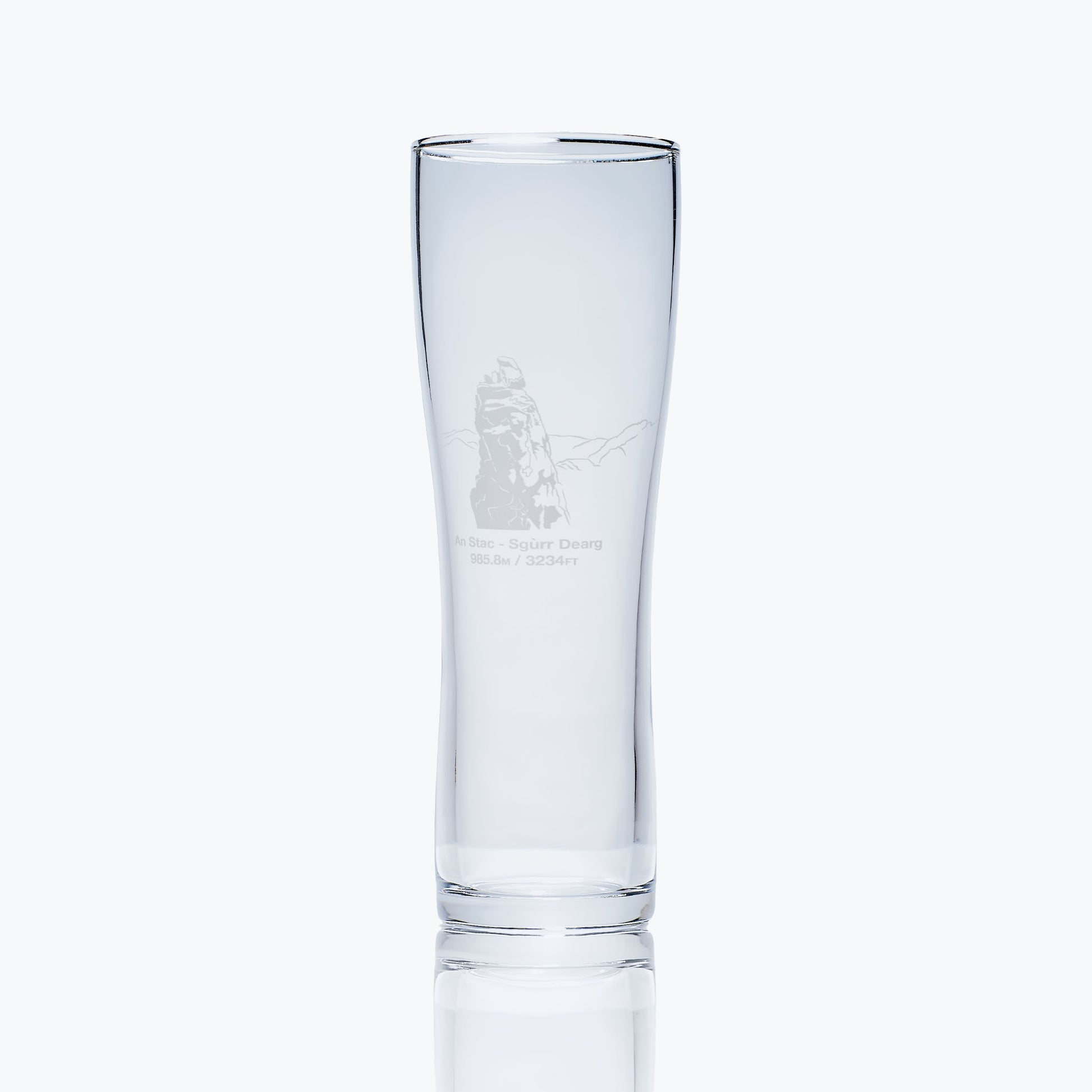 pint glass engraved with isle of skye's in pinn