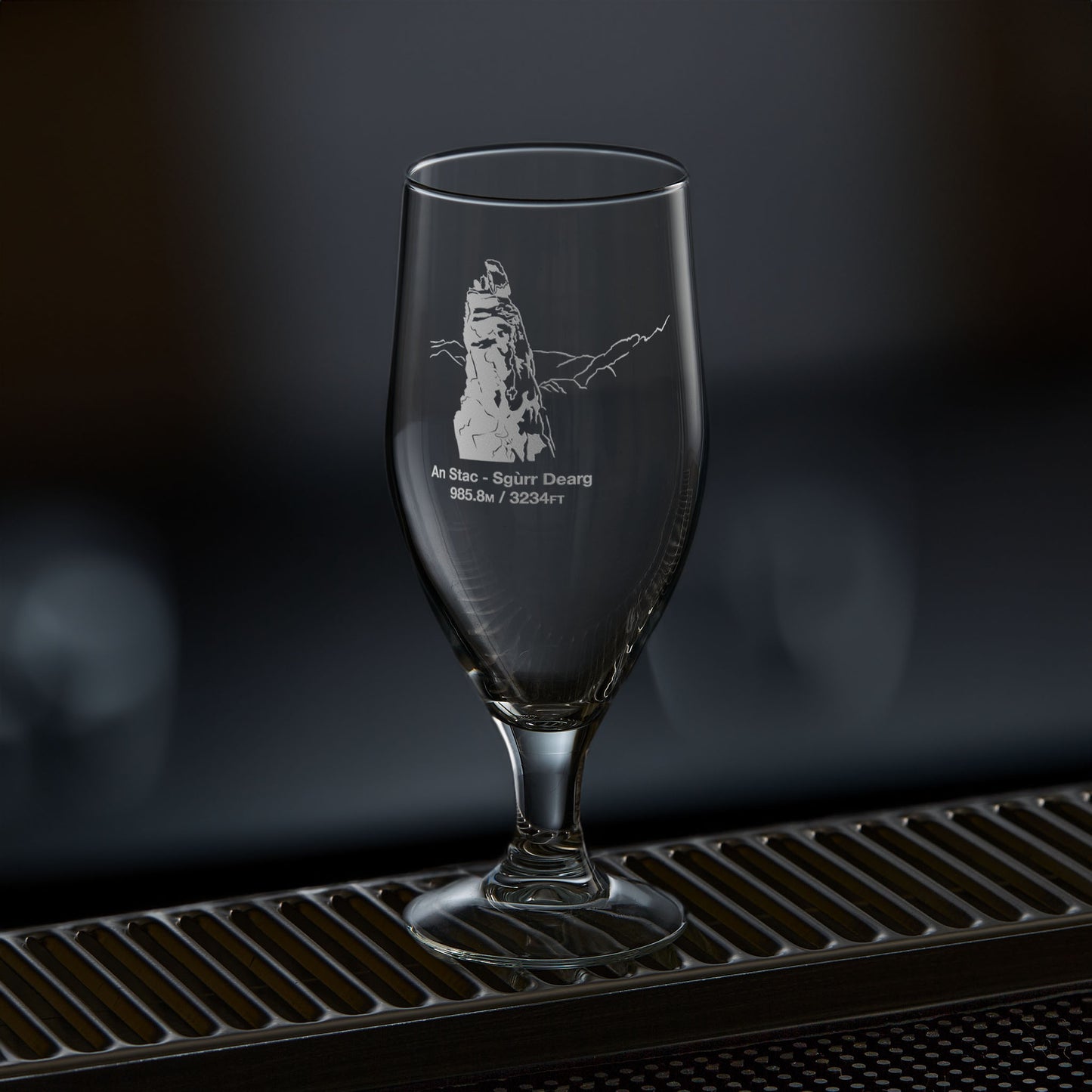 chalice style beer glass engraved with isle of skye's in pinn