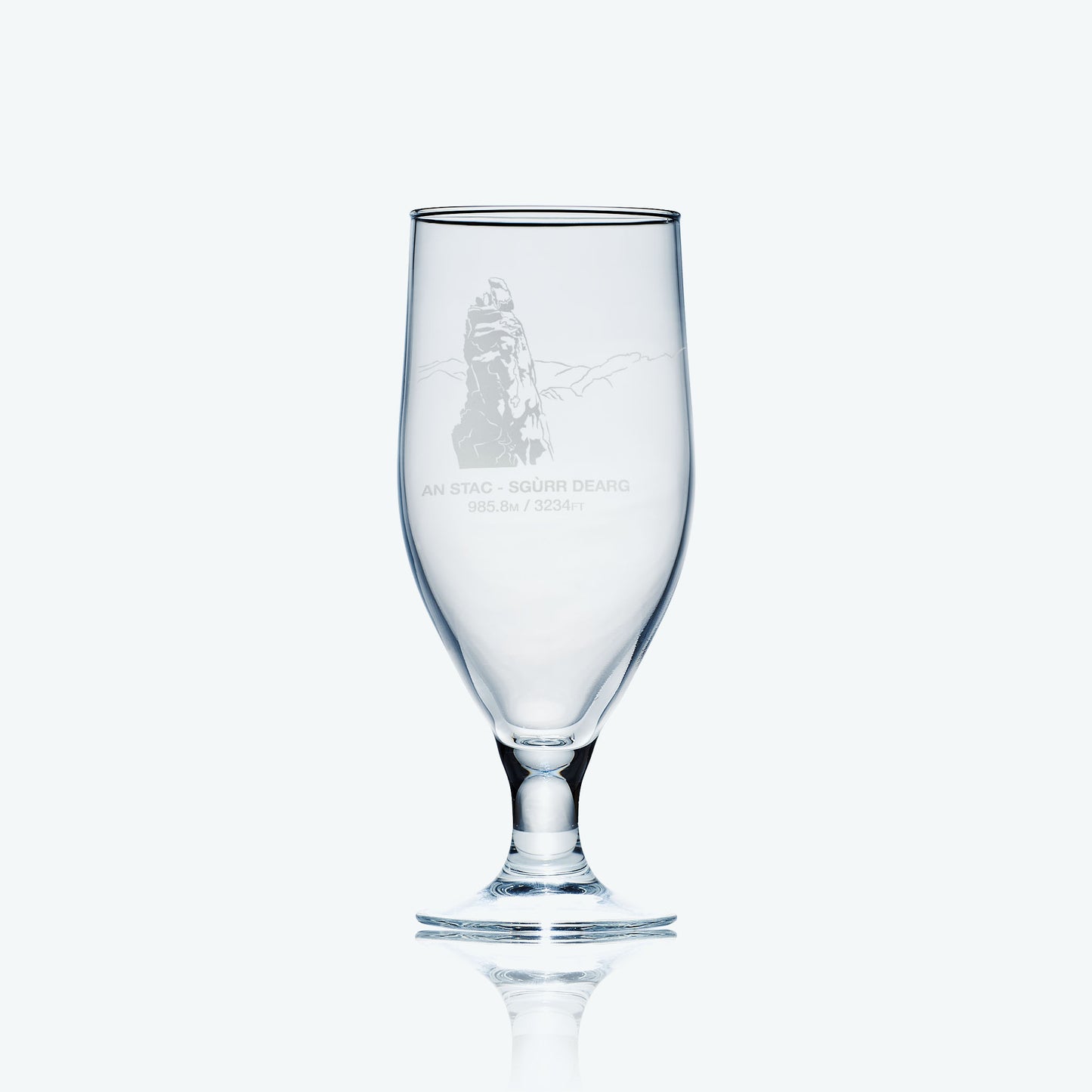 chalice style beer glass engraved with isle of skye's in pinn