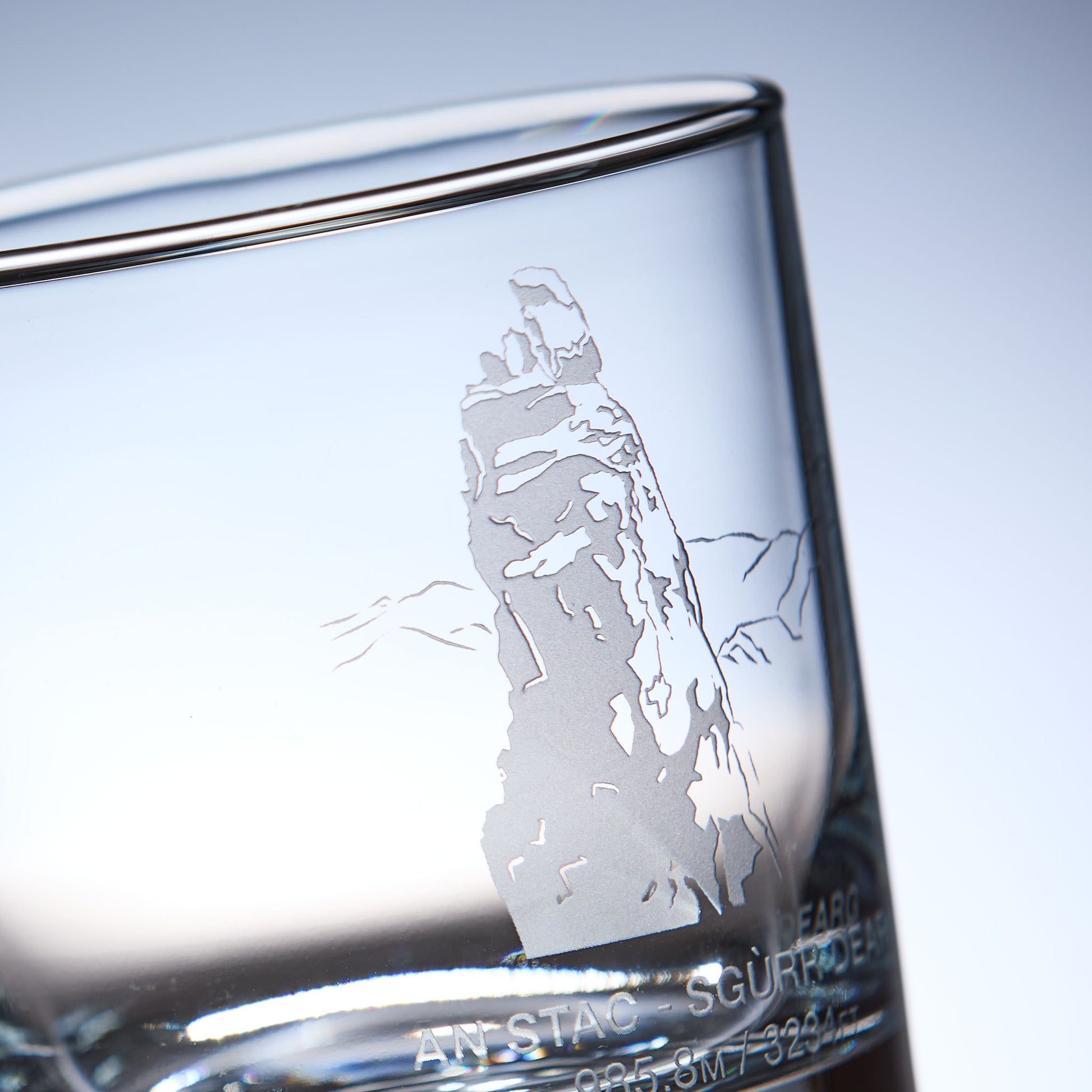 whisky tumbler showing sandblast engraving of sgurr dearg cuillin mountain isle of skye