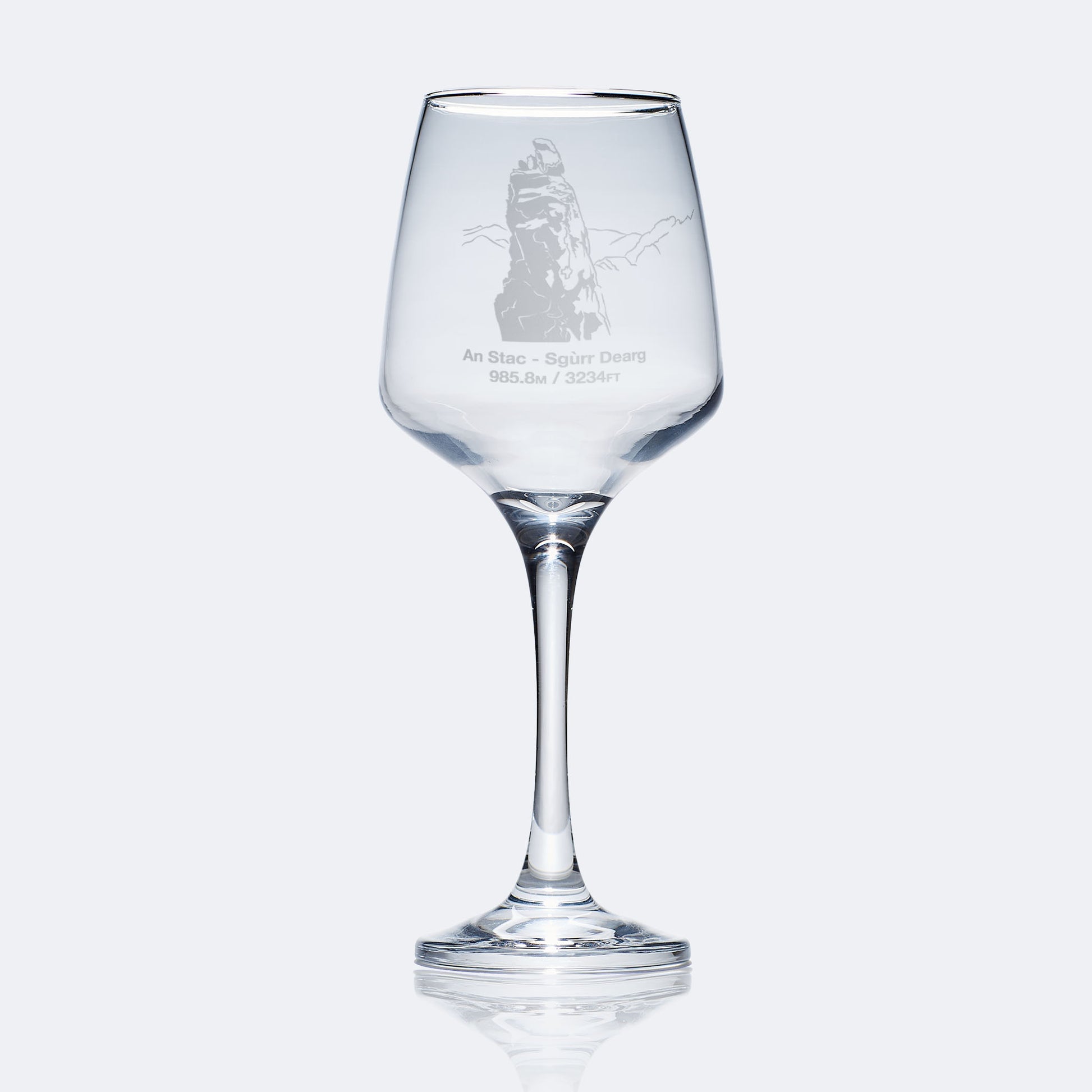 stemmed wine glass engraved with isle of skye's in pinn