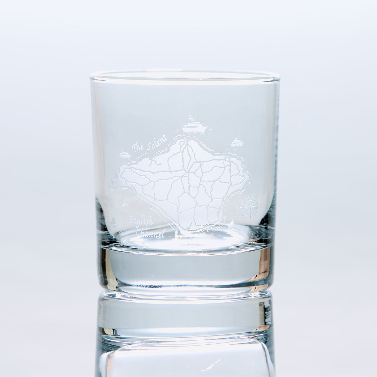 whisky glass engraved with a map of the isle of wight