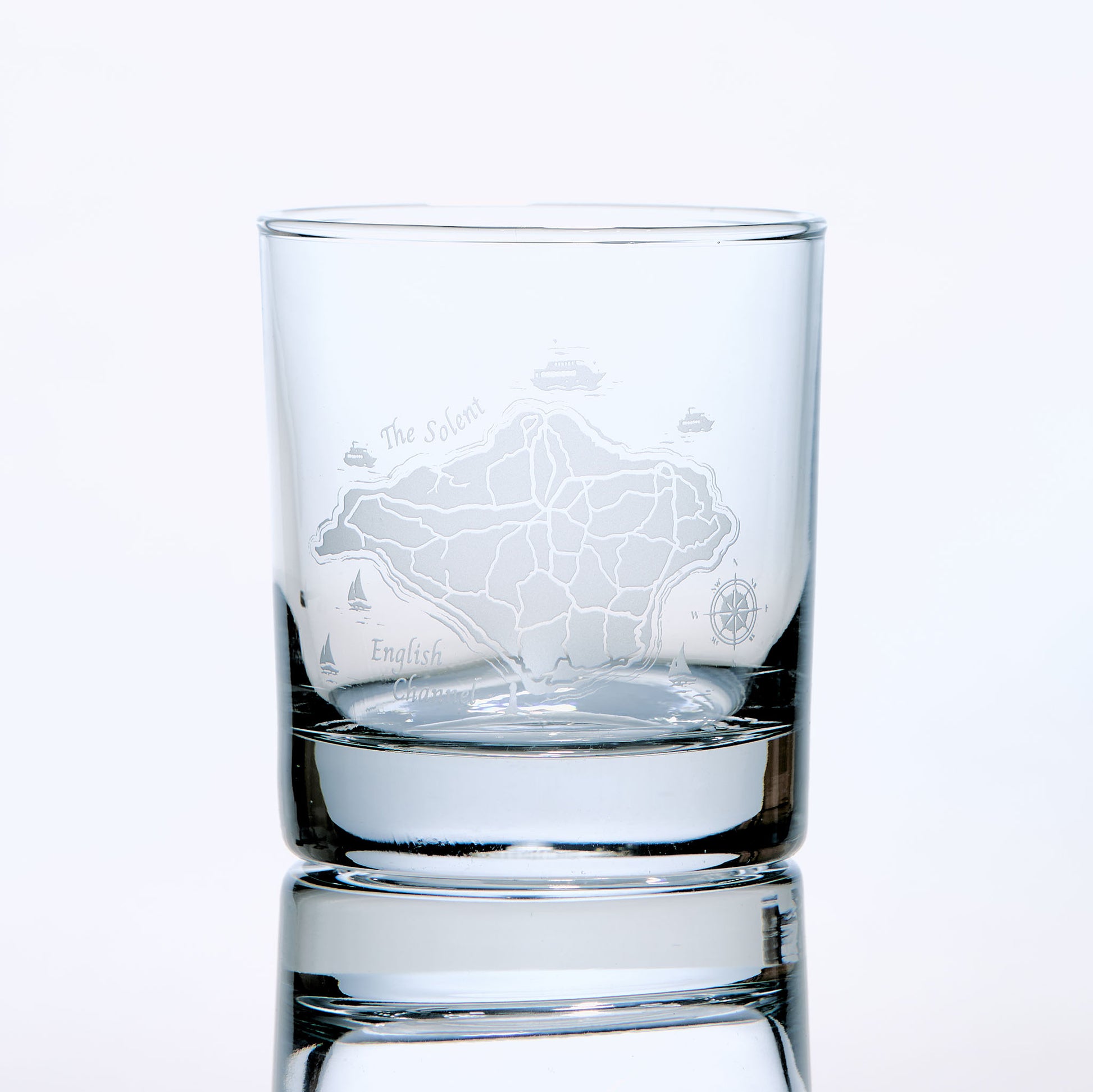 whisky glass engraved with a map of the isle of wight