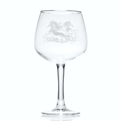 Copa de balon gin glass with wide bowl and short stem, engraved with mythical kelpies