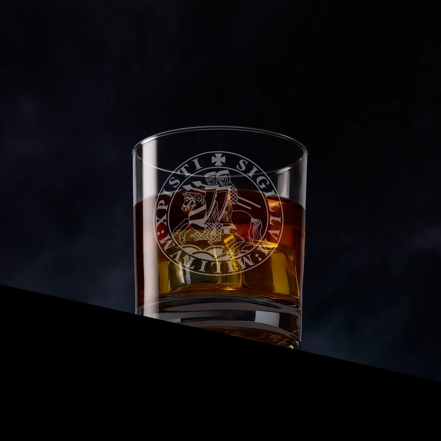 Whisky glass engraved with the Knights Templar double-rider seal