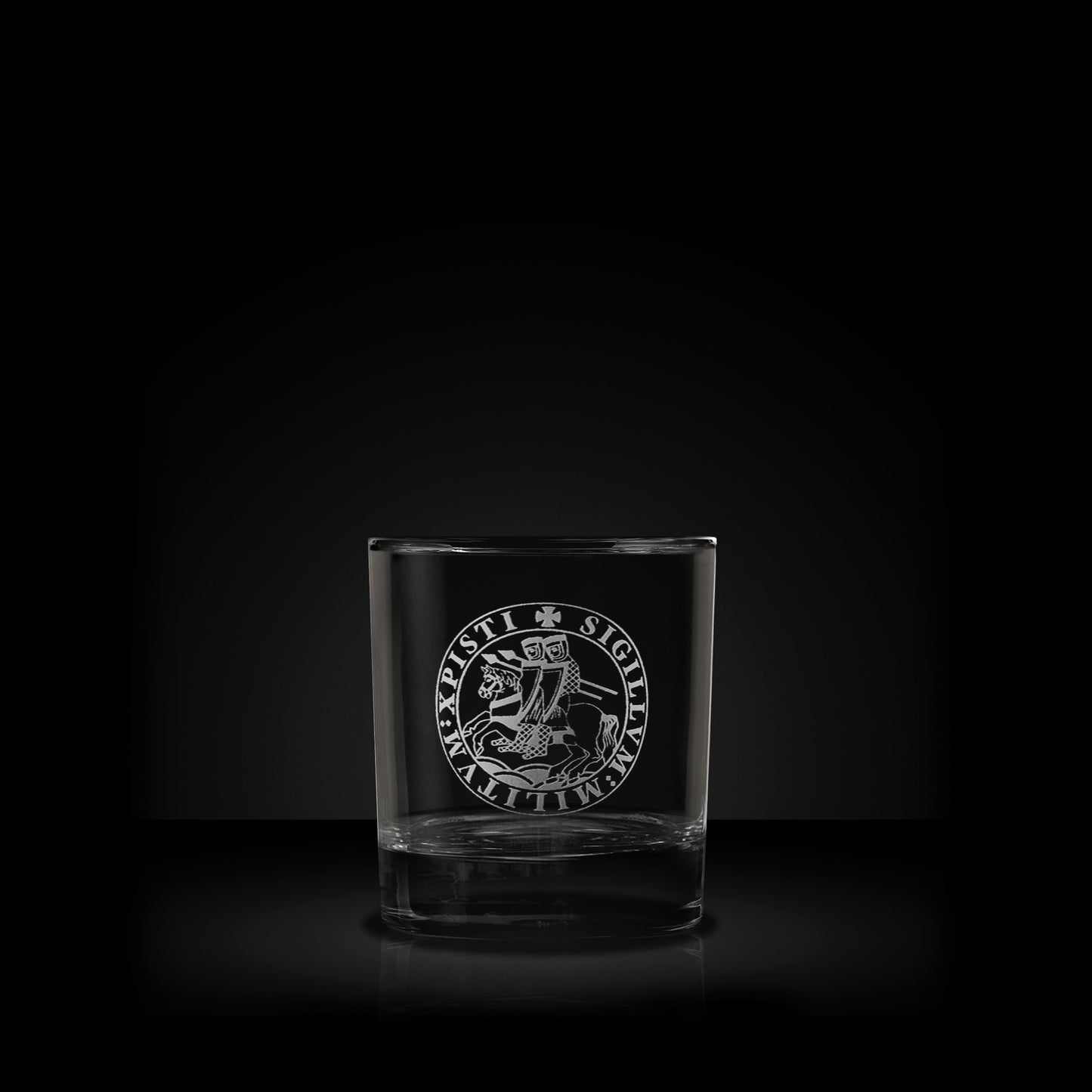 masonic whisky glass engraved with knights templar symbol