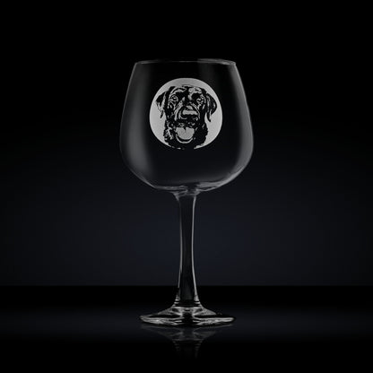 Balloon gin glass engraved with a labrador dog