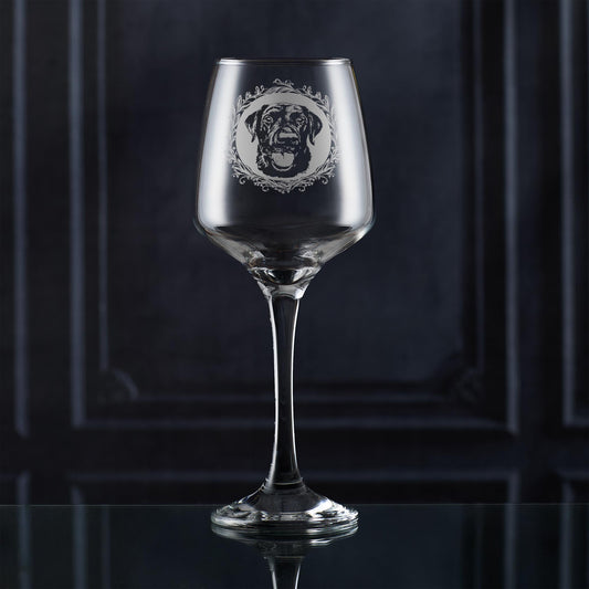 Wine glass with engraved labrador in profile portrait in circular frame with leafy garland