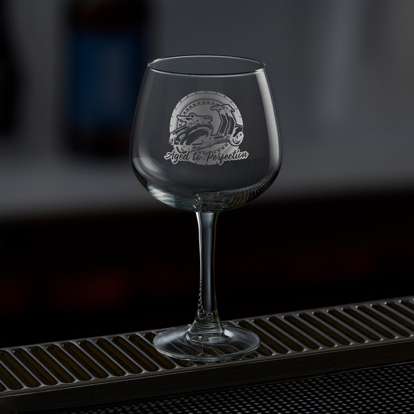 Balloon gin glass engraved with a series 1 lambretta ld scooter