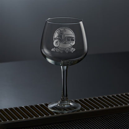 Balloon gin glass engraved with a series 3 li special lambretta scooter