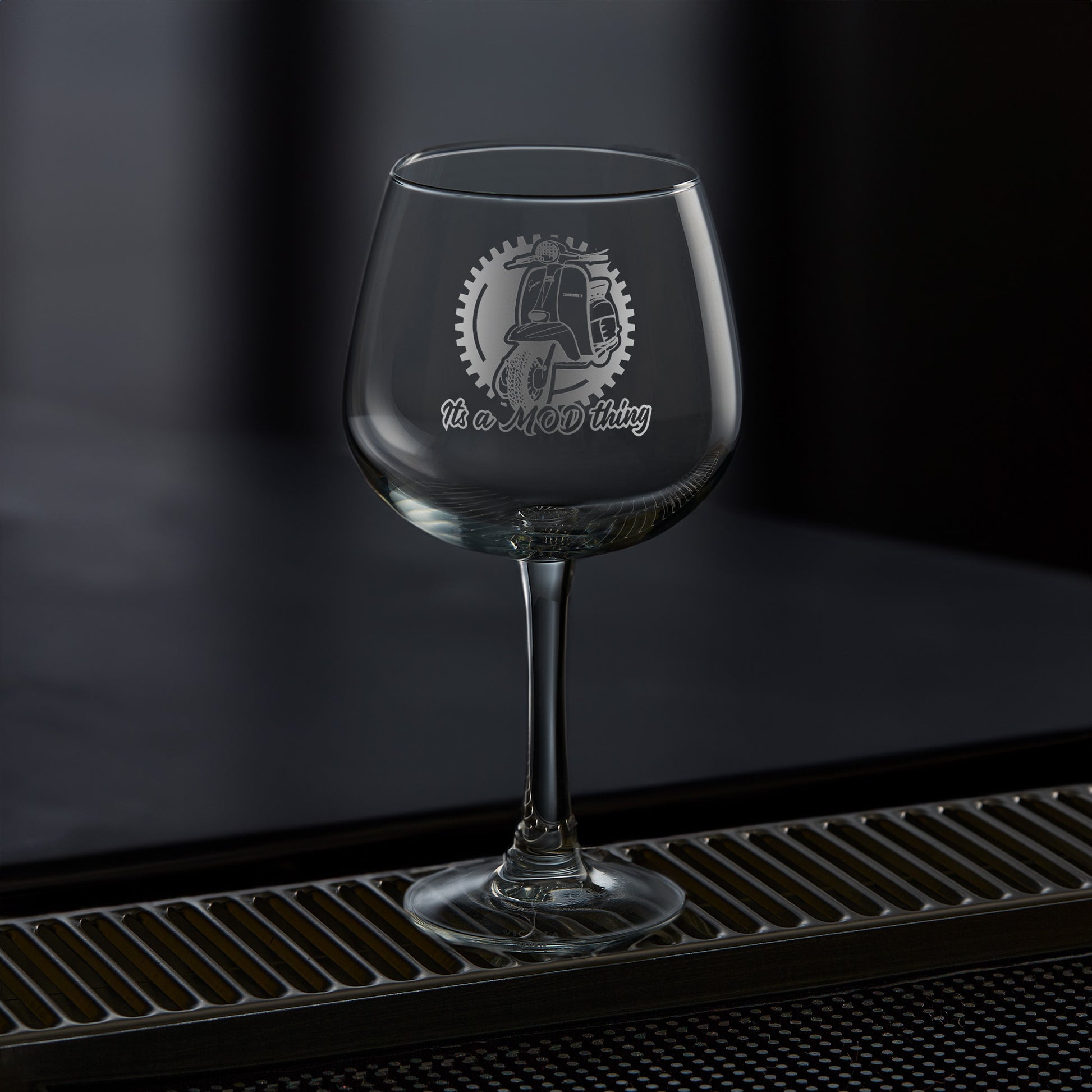 Balloon gin glass engraved with a series 3 li special lambretta scooter