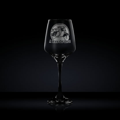 engraved wine glass etched with a series 1 lambretta scooter